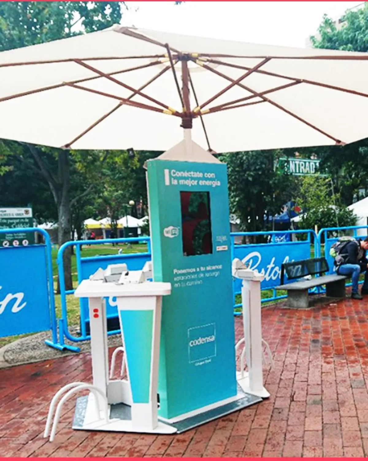 Kiosco de autoatención Enel instalado en espacio público