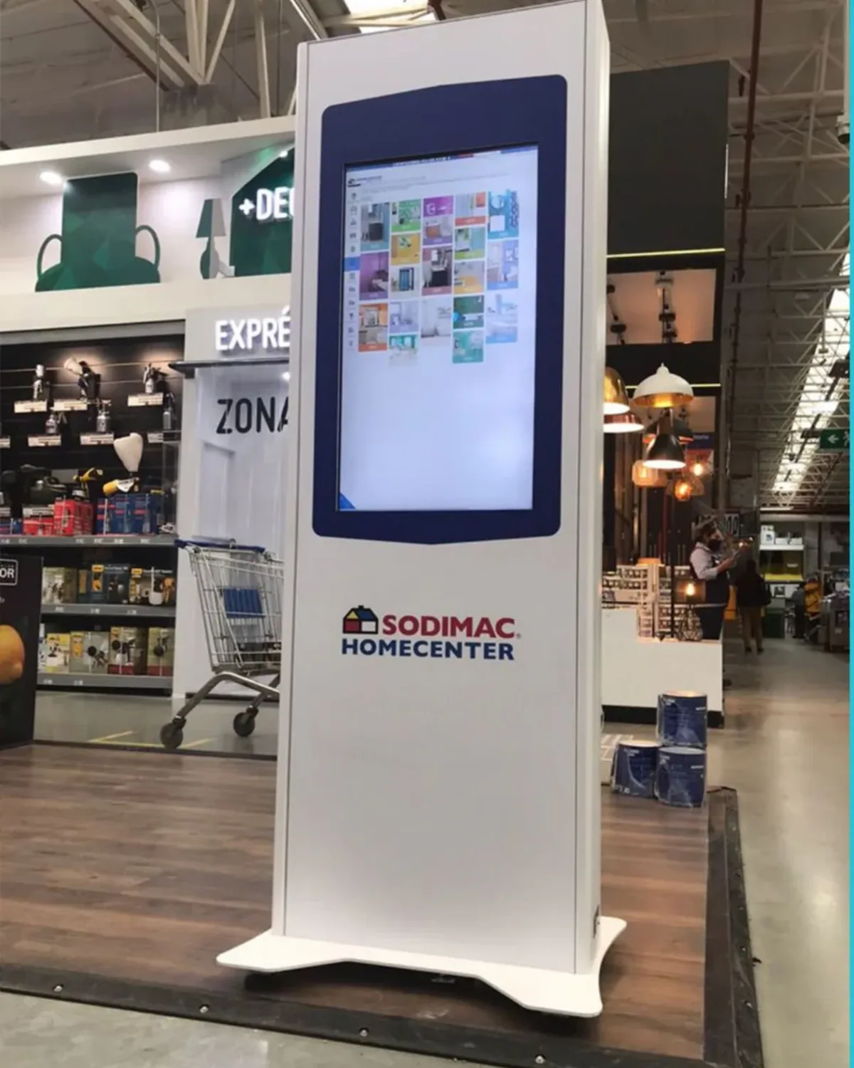 Kiosco de consulta Homecenter instalado en tienda